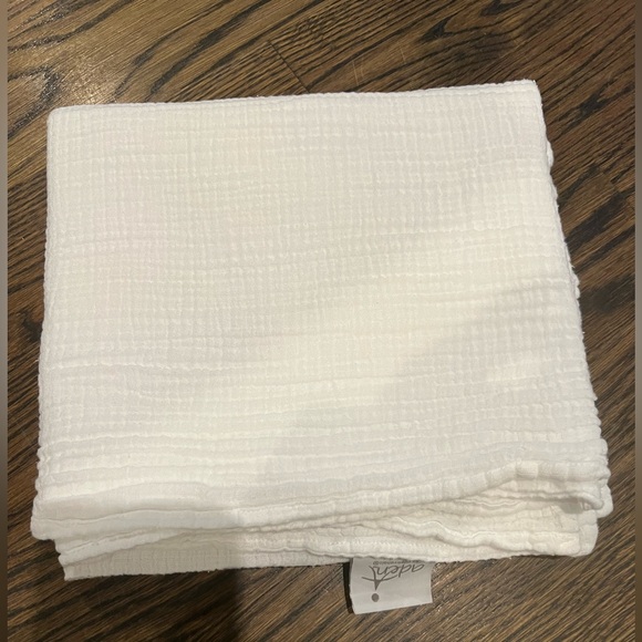 Bundle of 4 ‘Aden + Anais’ Beautiful Baby Swaddles! - Picture 10 of 14